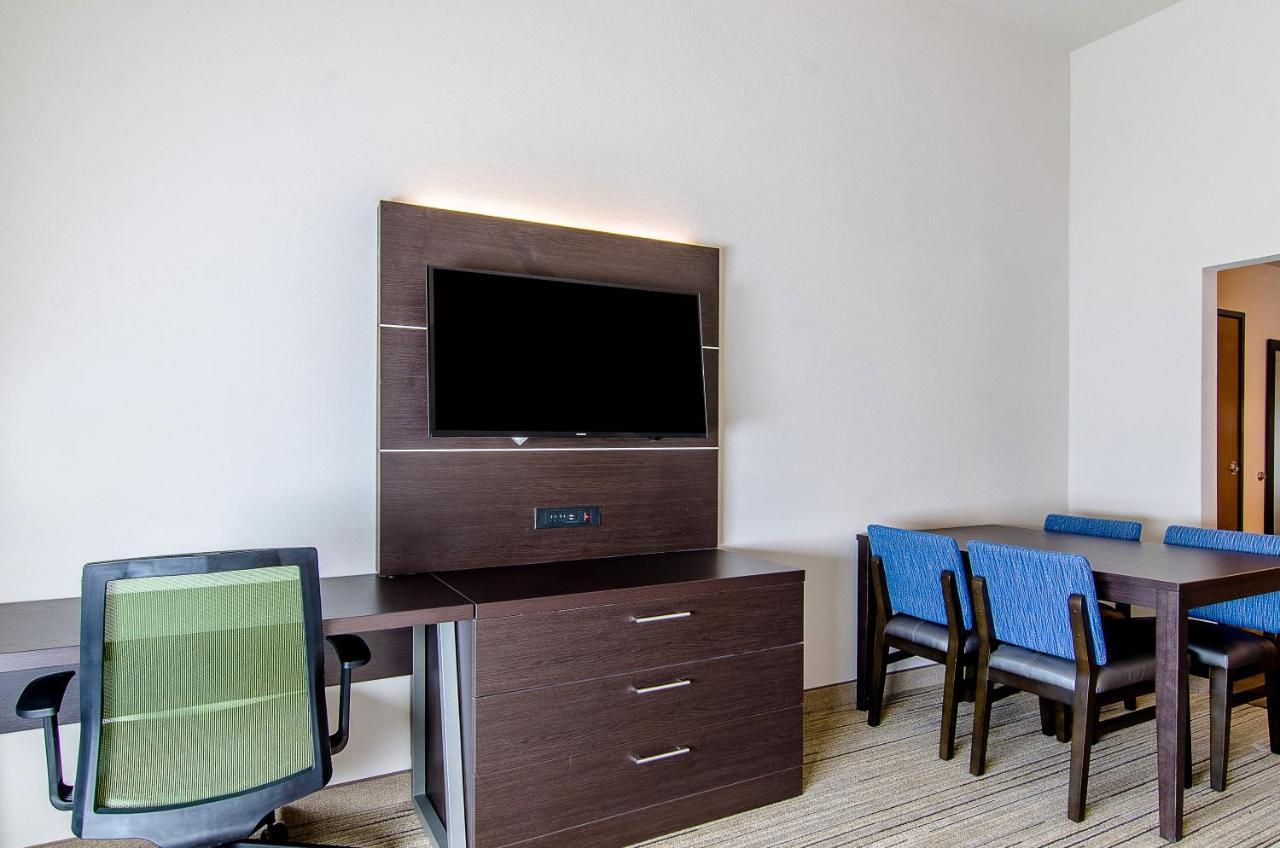 Holiday Inn Express & Suites - Atchison By Ihg Exterior foto