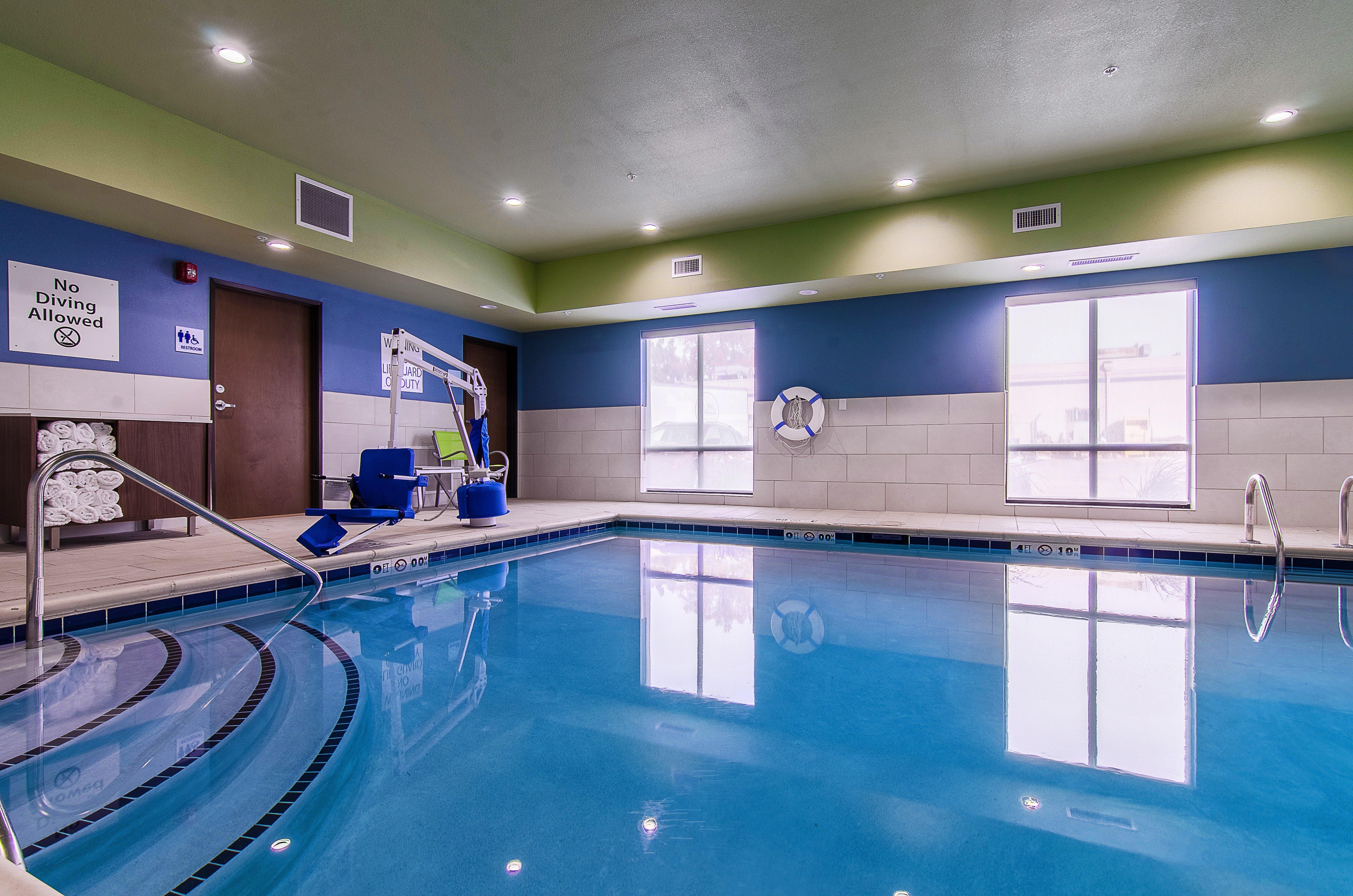 Holiday Inn Express & Suites - Atchison By Ihg Exterior foto