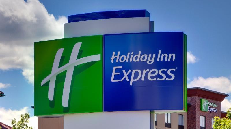 Holiday Inn Express & Suites - Atchison By Ihg Exterior foto